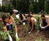Финалистките на „Мис България” садиха рози в парка