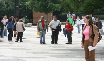 В изпълнение на решение на Народното събрание правителството представя на