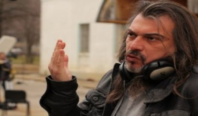 От няколко години за мен политиката сякаш се случва на