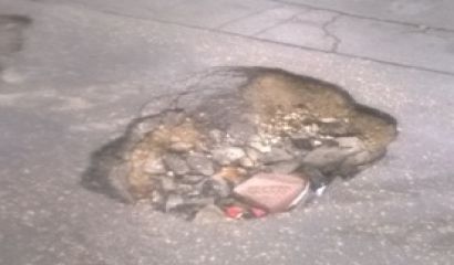 Интензивно се работи по запълване на уличните дупки отворили се