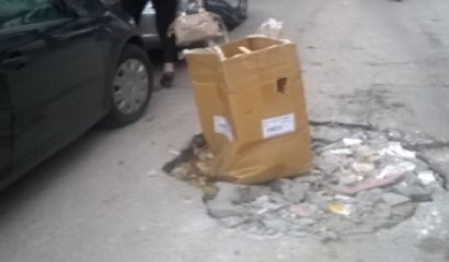 Пореден абсурд във Варна – на улица осеяна с дупки