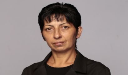 Нели Петрова е родена на 17 1 1969 г Народен