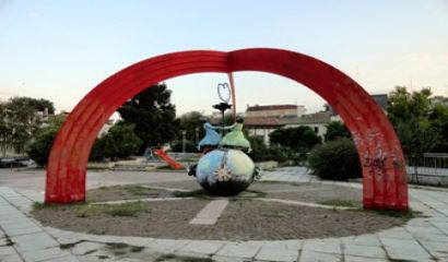 Градинката до Кукления театър във Варна в центъра на града