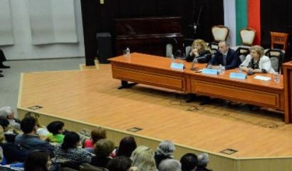 Вчера в община Варна министърът на образованието Красимир Вълчев се