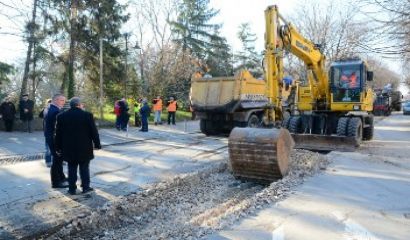 Кметът на Варна Иван Портних даде днес начало на ремонта