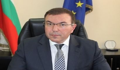 ГЕРБ си говорим с ДБ и коментираме срама който те