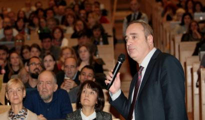 Президентът е водач на нацията той не може с интриги