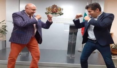 Пиарите на премиера Кирил Петков достигнаха неподозирани висоти на фантазията