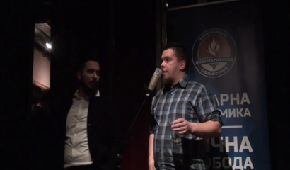 Скандално видео с кандидат депутат от ДБ и либерален активист на