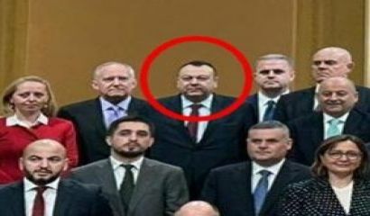 Редно ли е главен прокурор и политик представител на определена