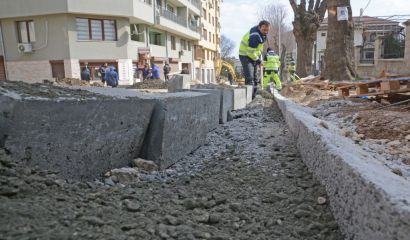 В ход са ремонтните дейности по третия етап на ул