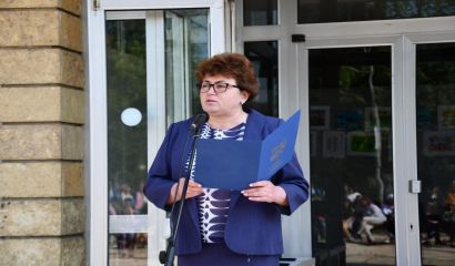 Кметът на община Долни чифлик Красимира Анастасова честити празника Бабинден