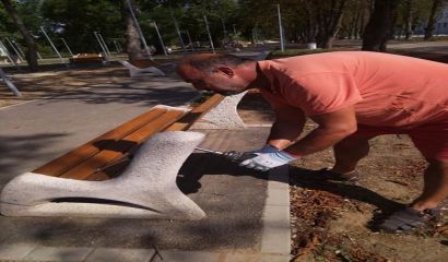 Пейките в парк Армейски в гр Долни чифлик се клатят