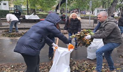Варна има кмет който събира листа по улиците Хубаво –