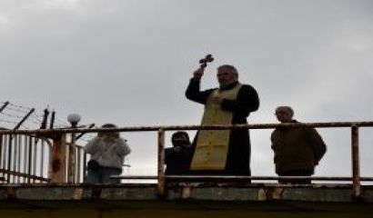 9 души участваха в спасяването на кръста на Йордановден в