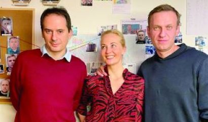 Вдовицата на починалия руски опозиционер Алексей Навални Юлия има странни