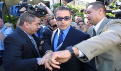 Годината е 1999 та Актьорът Робърт Дауни джуниър по това време вече