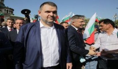 В сложния театър на българската политика името Делян Пеевски не