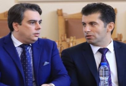 Слави Трифонов съди Кирил Петков за 50 000 лева