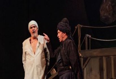 Вдовицата на Антон Дончев ще съди Варненския театър