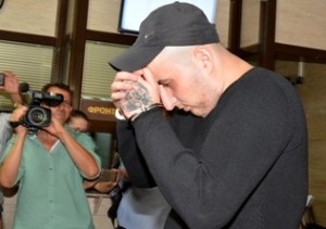 Варна (14 септември 2018) Окръжният съд във Варна разглежда искането на прокуратурата за постоянен арест на шофьора, убил велосипедист във Варна и избягал от местопрестъппението. 25-годишният Петър Здравков, който блъсна велосипедист на бул. "Приморски" във Варна около 19:40 часа на 10 септември, избяга от мястото на произшествието. Тежко пострадалият при инцидента 39-годишен колоездач Мартин Чикалов издъхна по-късно в болница, а убиецът се предаде на полицията близо 20 часа след катастрофата. Пресфото-БТА снимка: Красимир Кръстев (ЕД)