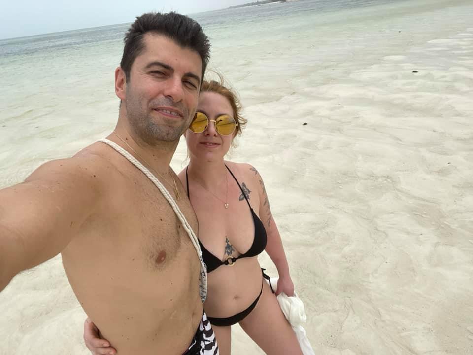 Кирил Петков и съпругата му Линда откриха летния сезон още