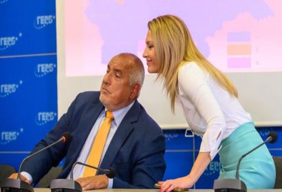 „Ще ви таковам в …“: Микрофон хвана нецензурна реплика на Рая Назарян към депутатите