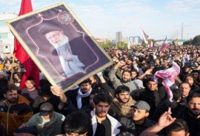 Духовник с политически опит: Кой може да управлява Иран след смъртта на Хаменей?